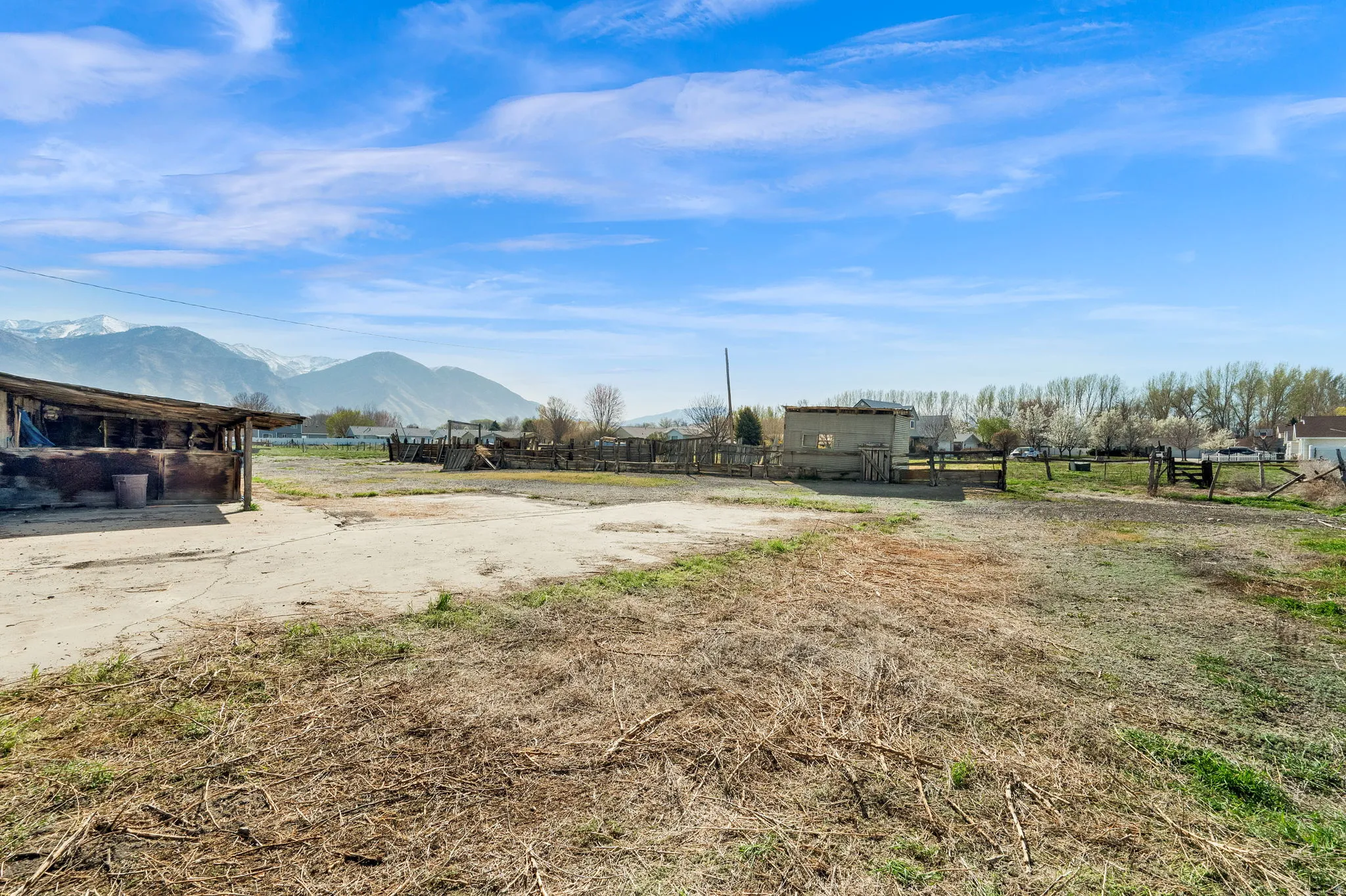 View of yard featuring a mountain view