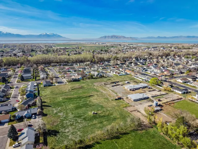 Aerial perspective of suburban area with mountains