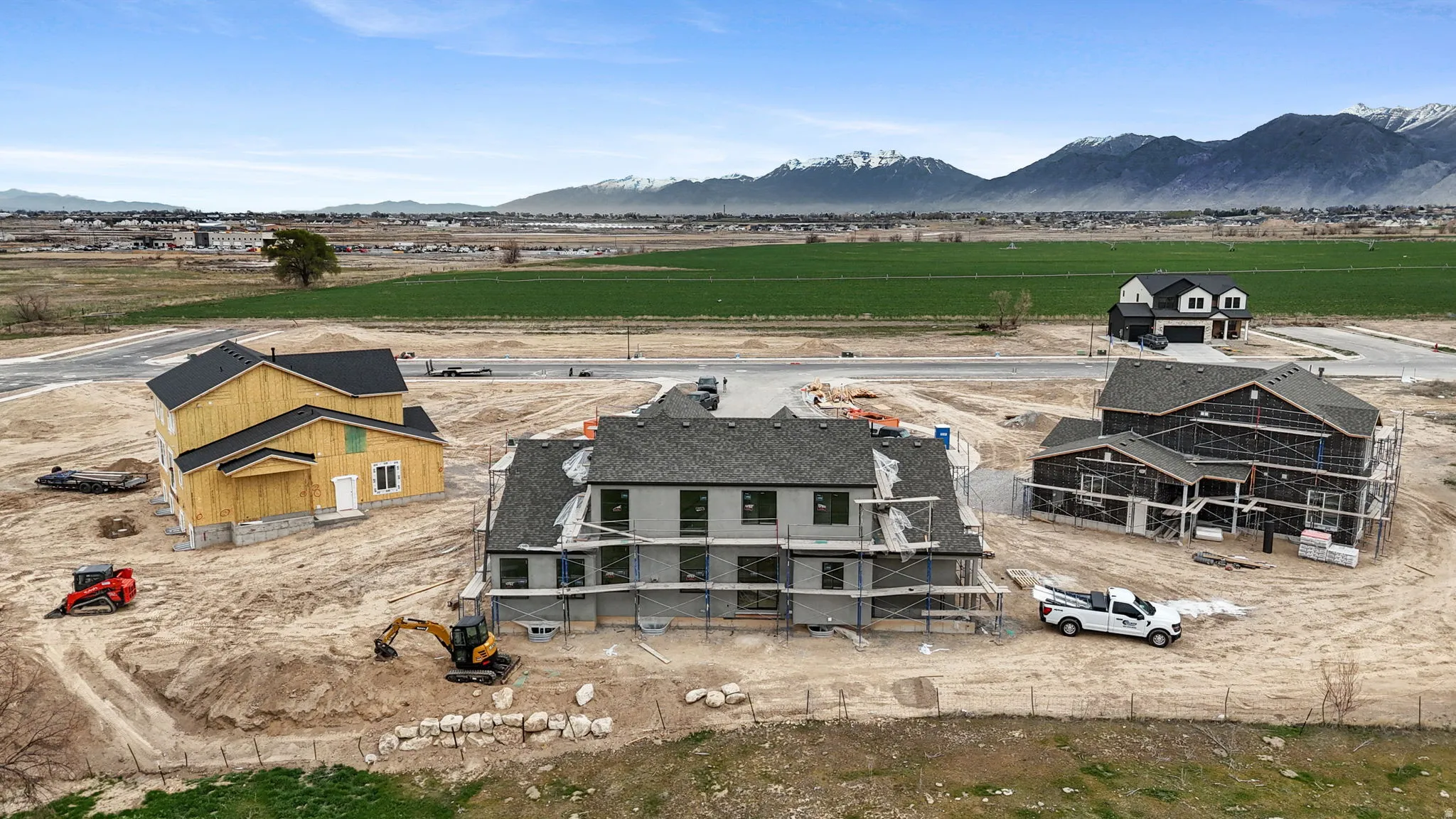 Aerial view of property and surrounding area featuring mountains
