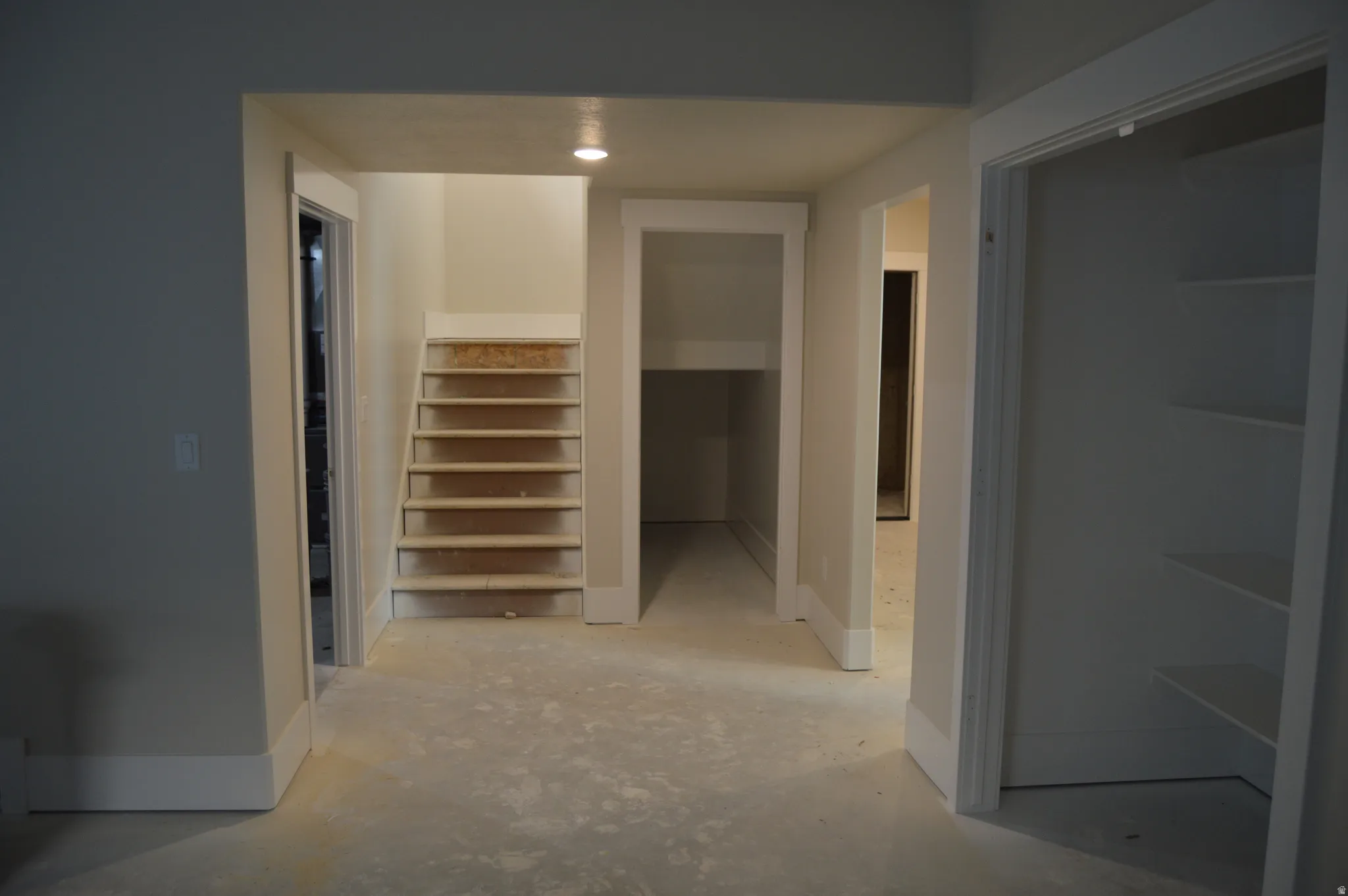 Corridor with baseboards