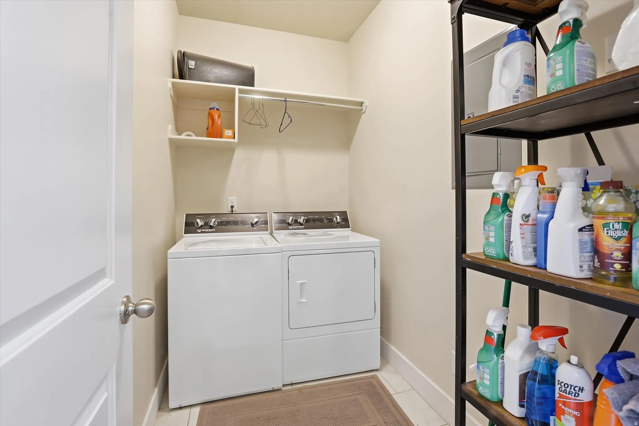 Laundry area featuring independent washer and dryer and baseboards