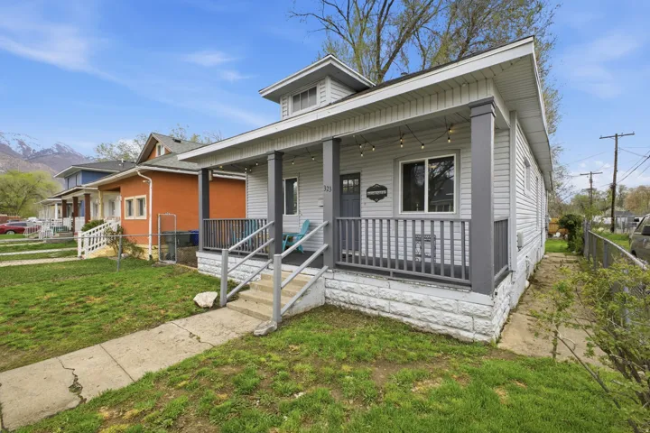 Bungalow-style house with covered porch