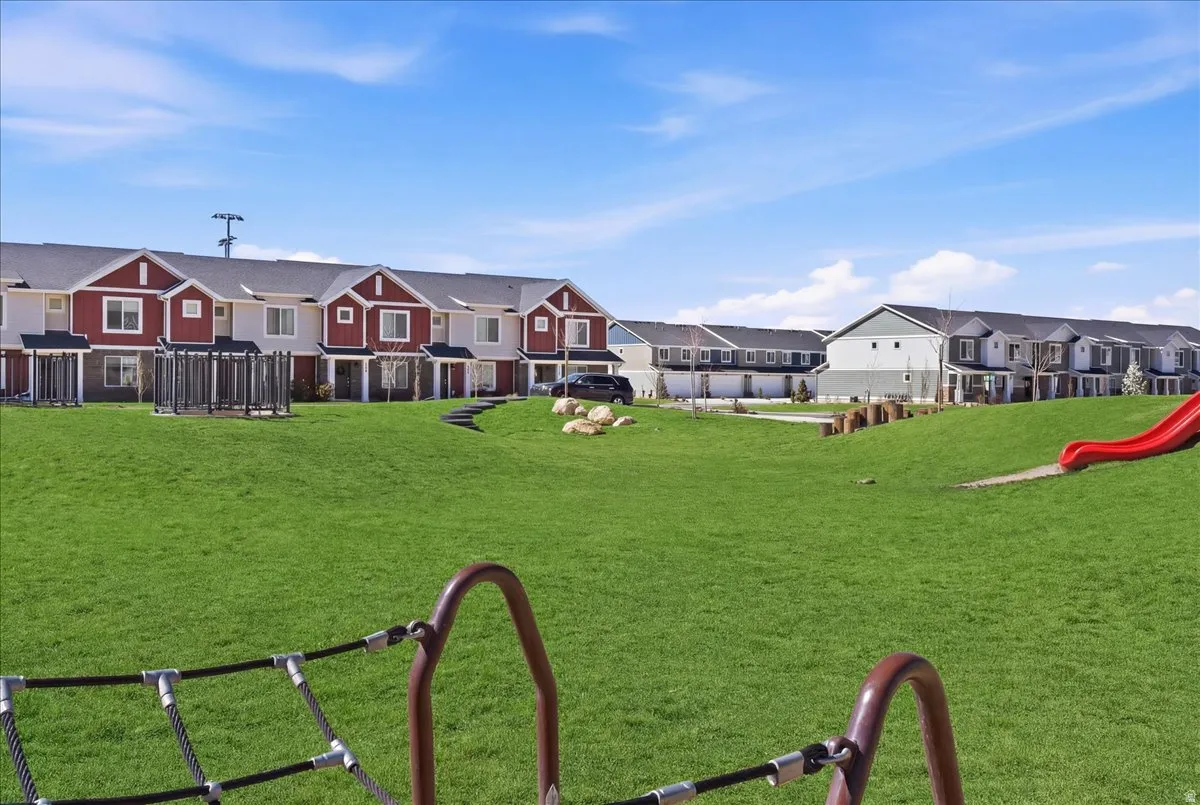 View of home's community with a residential view