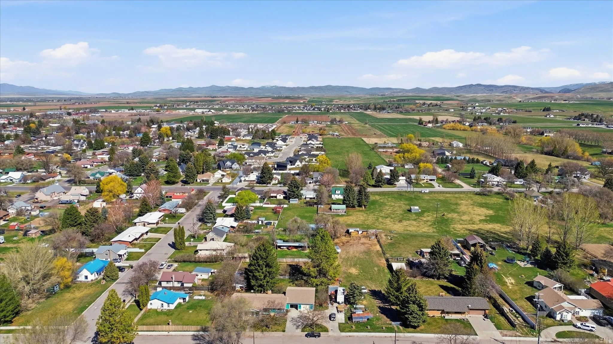 Aerial overview of property's location featuring a mountain backdrop and nearby suburban area