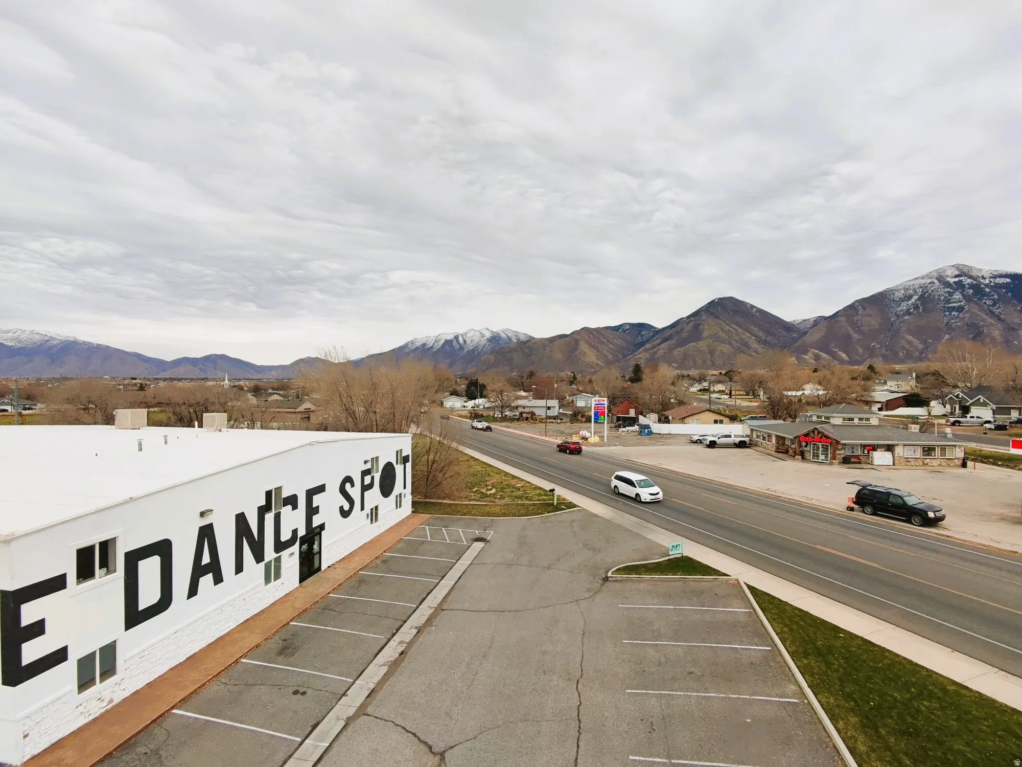 Uncovered parking lot with a mountain view