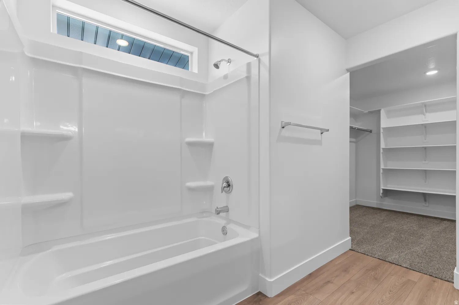 White shower/tub combination with integrated shelving