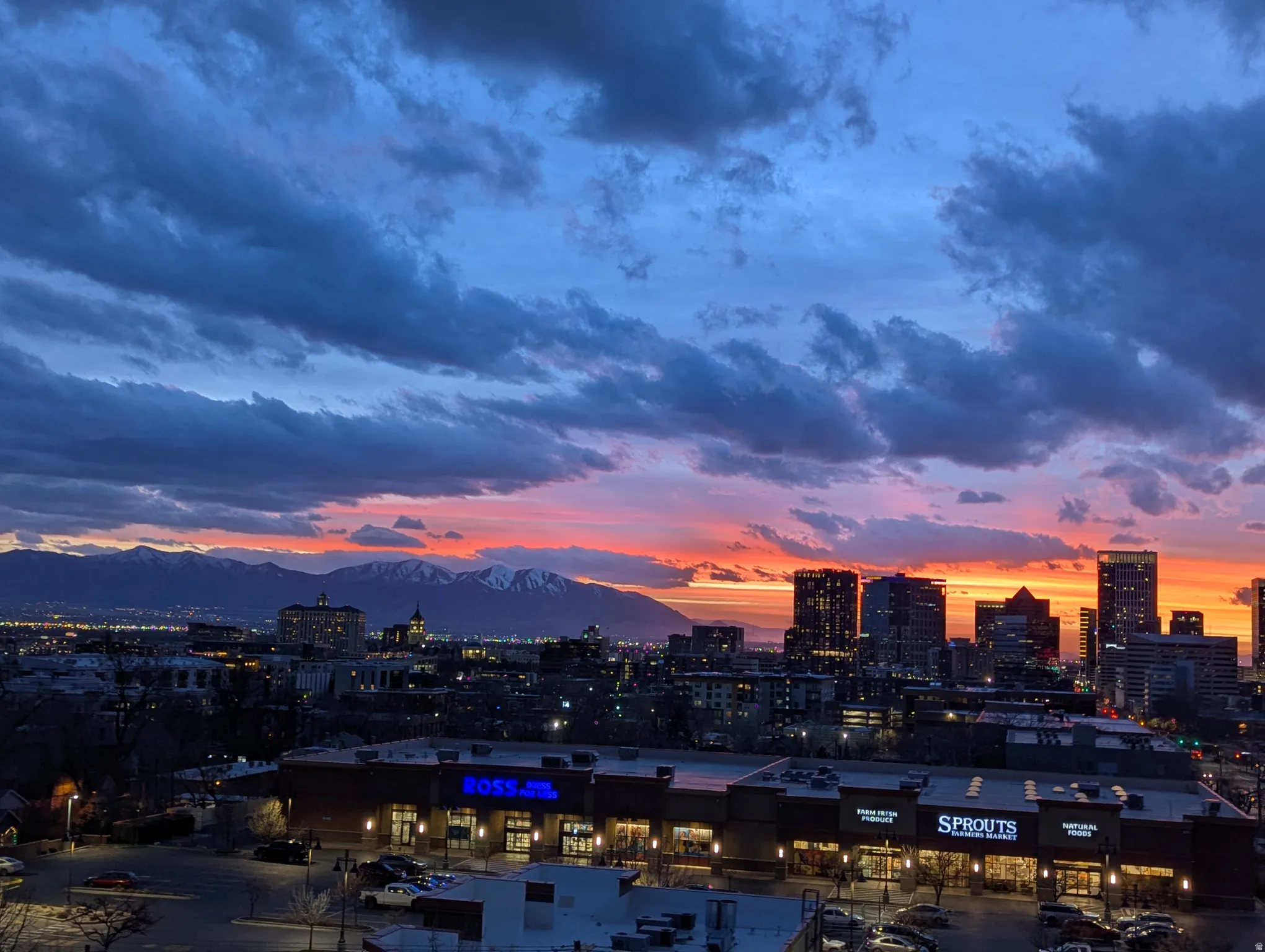 City view with a mountain backdrop
