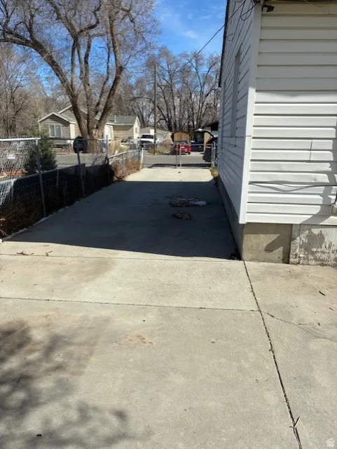 Front single  house ( 3628 S 5450 W West Valley ) driveway
