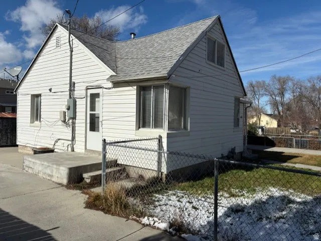 Front single  house ( 3628 S 5450 W West Valley ) back door