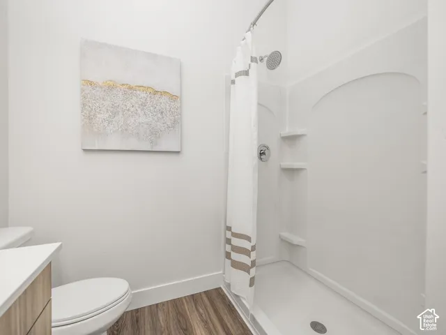 Primary en' suit with double vanity and walk in shower.