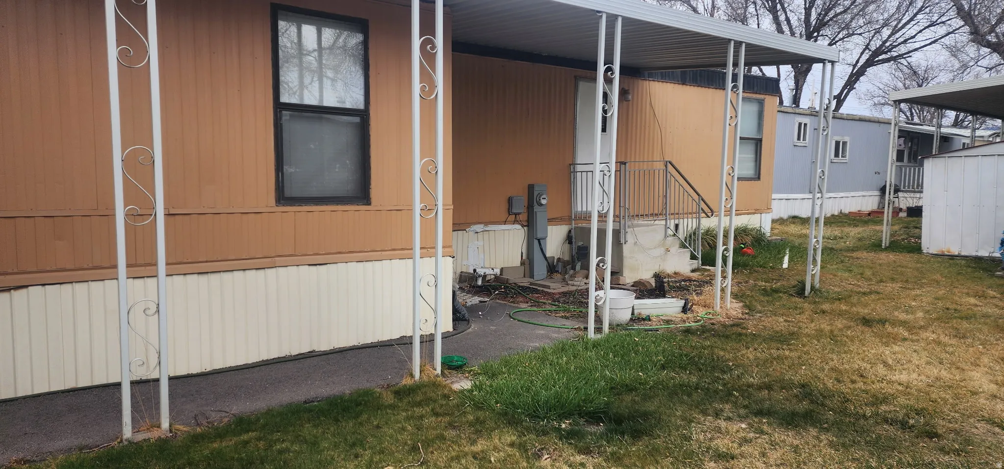 Side of home with Tip out