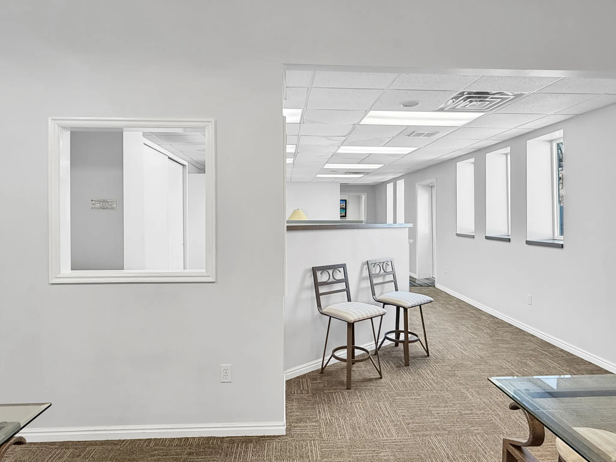Living area with a drop ceiling