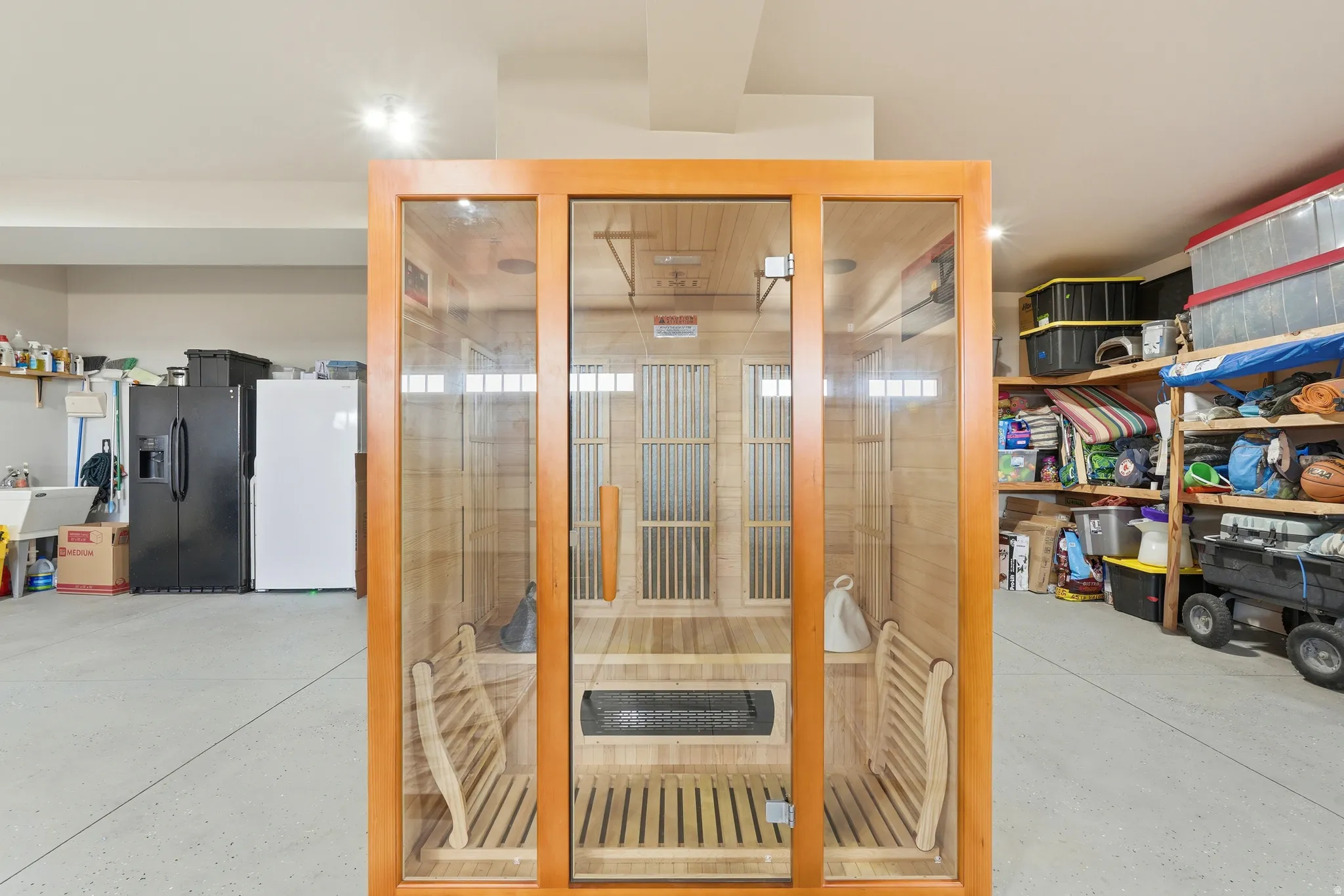 Sauna with concrete floors