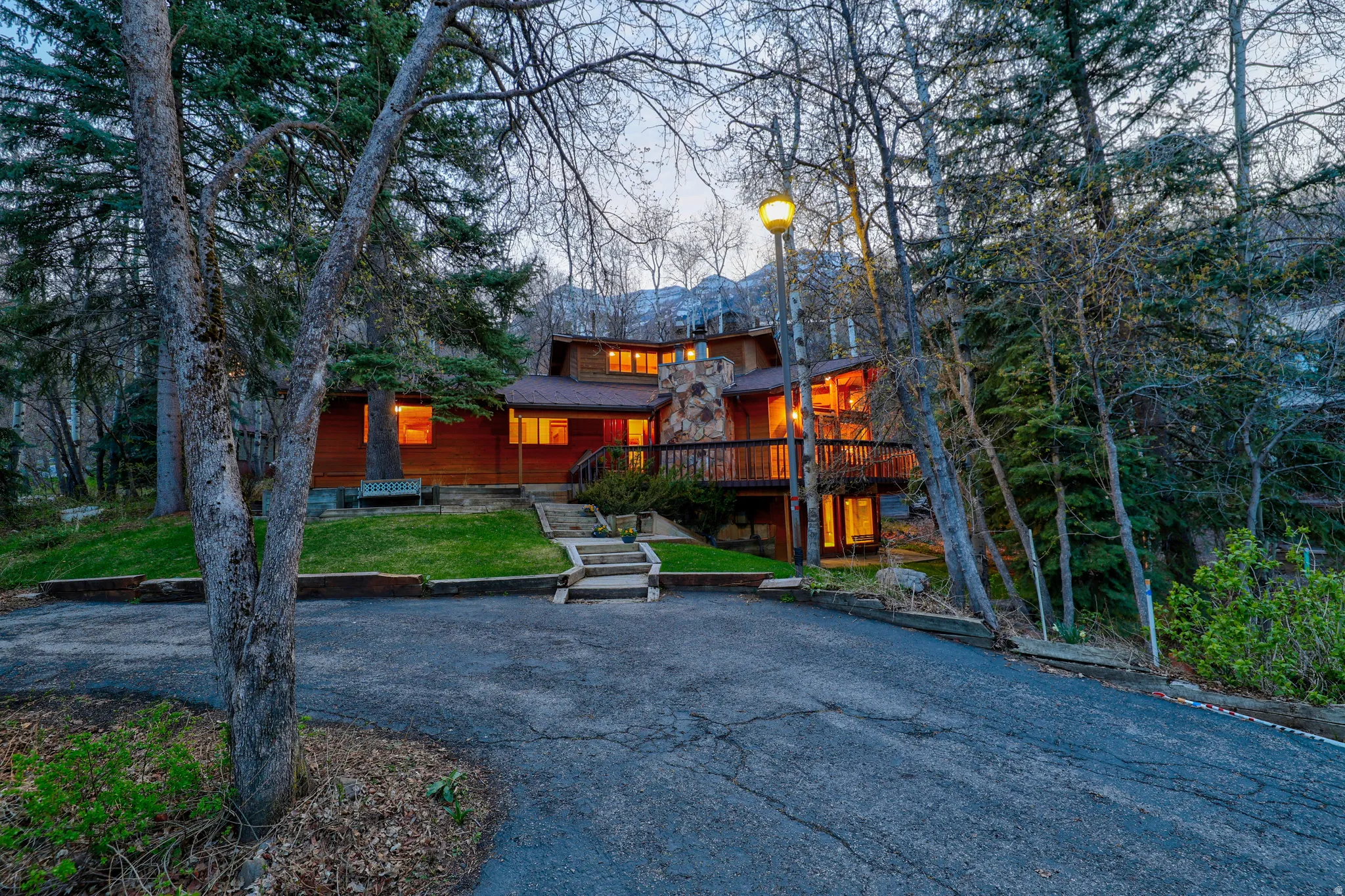 Chalet / cabin featuring a deck and a front yard