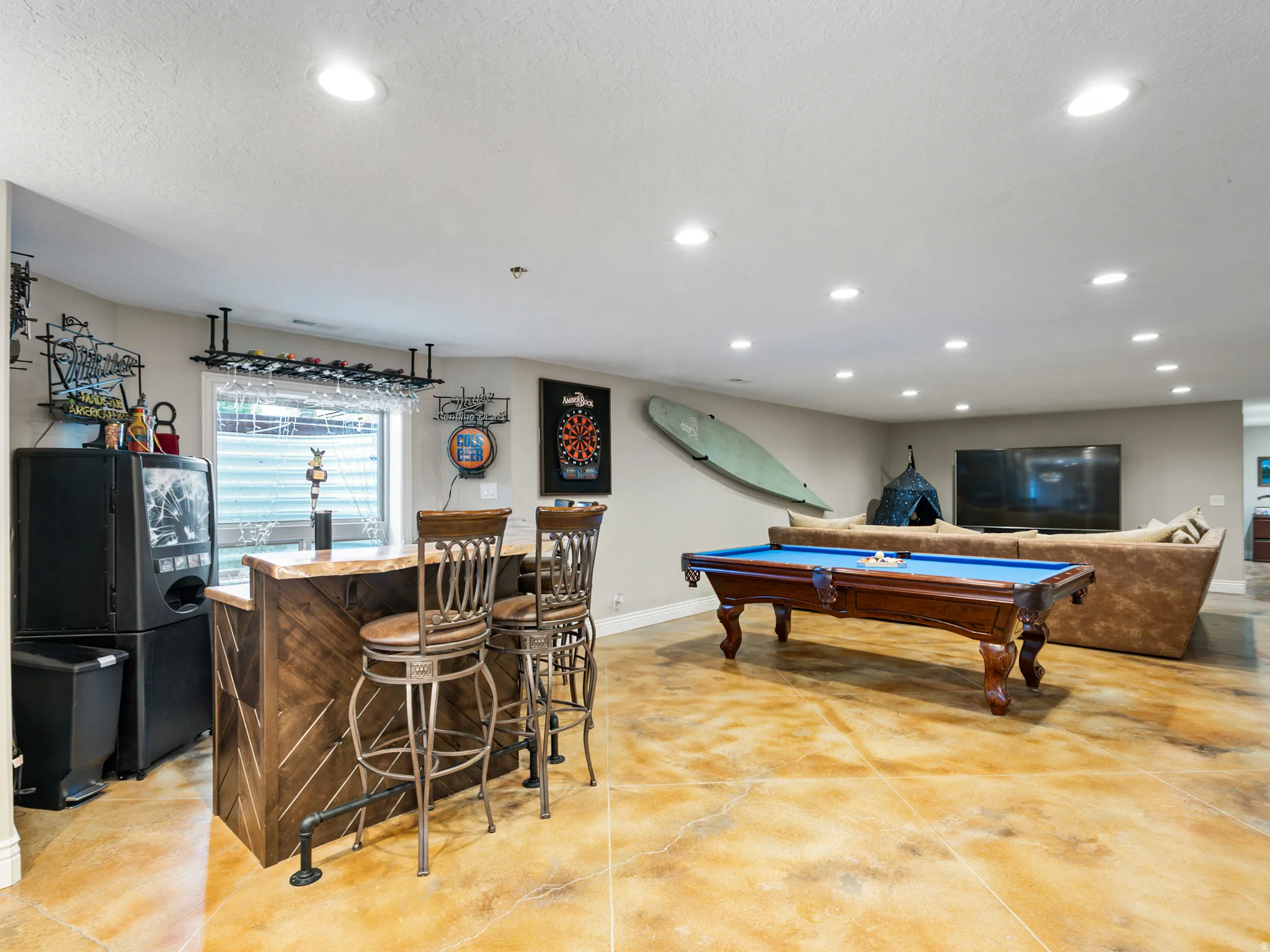 Playroom featuring billiards table, finished concrete floors, a dry bar, and recessed lighting