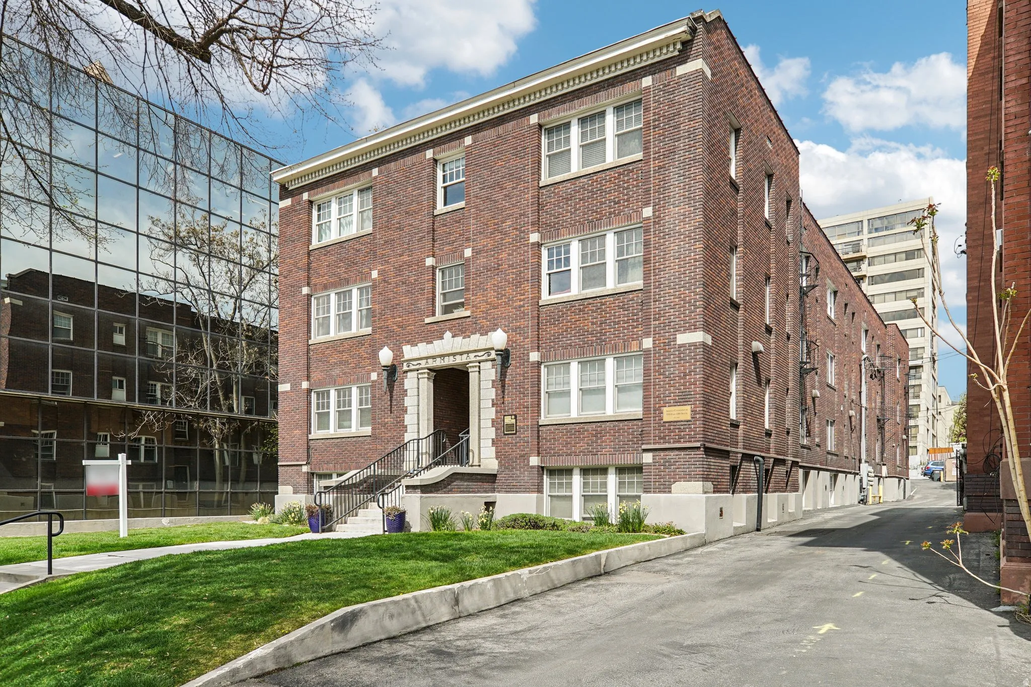 View of apartment building / complex