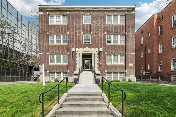 View of apartment building / complex