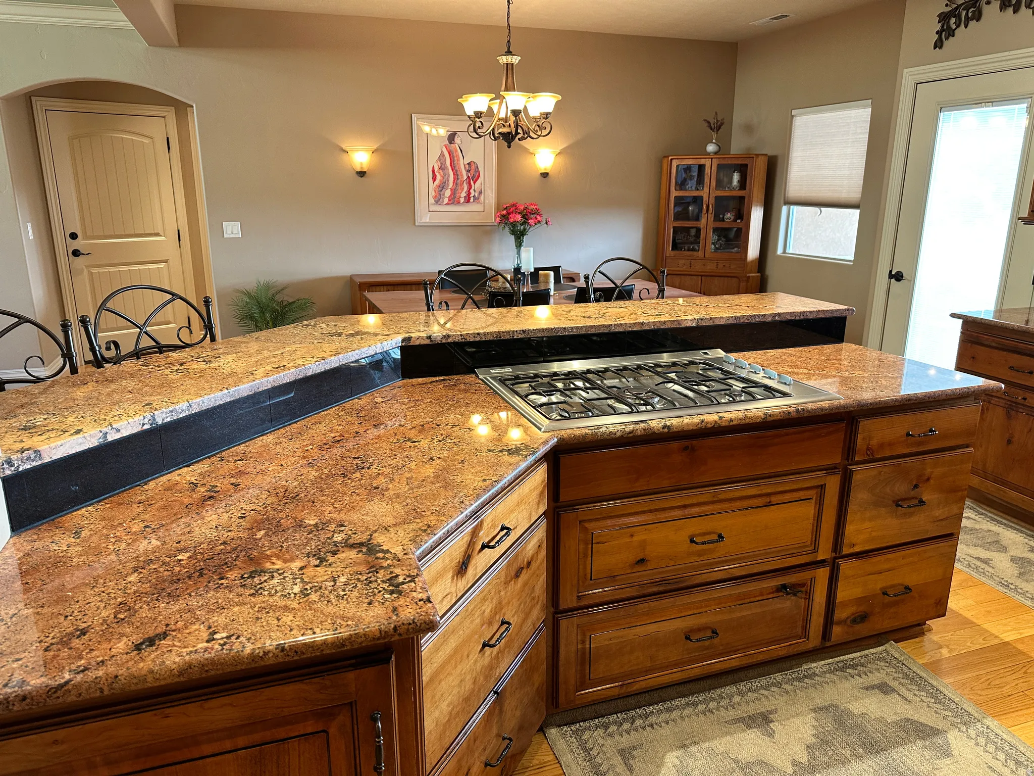 Gas cooktop in the bar and plenty of drawers for storage