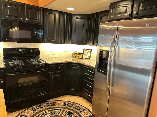 Under cabinet lighting