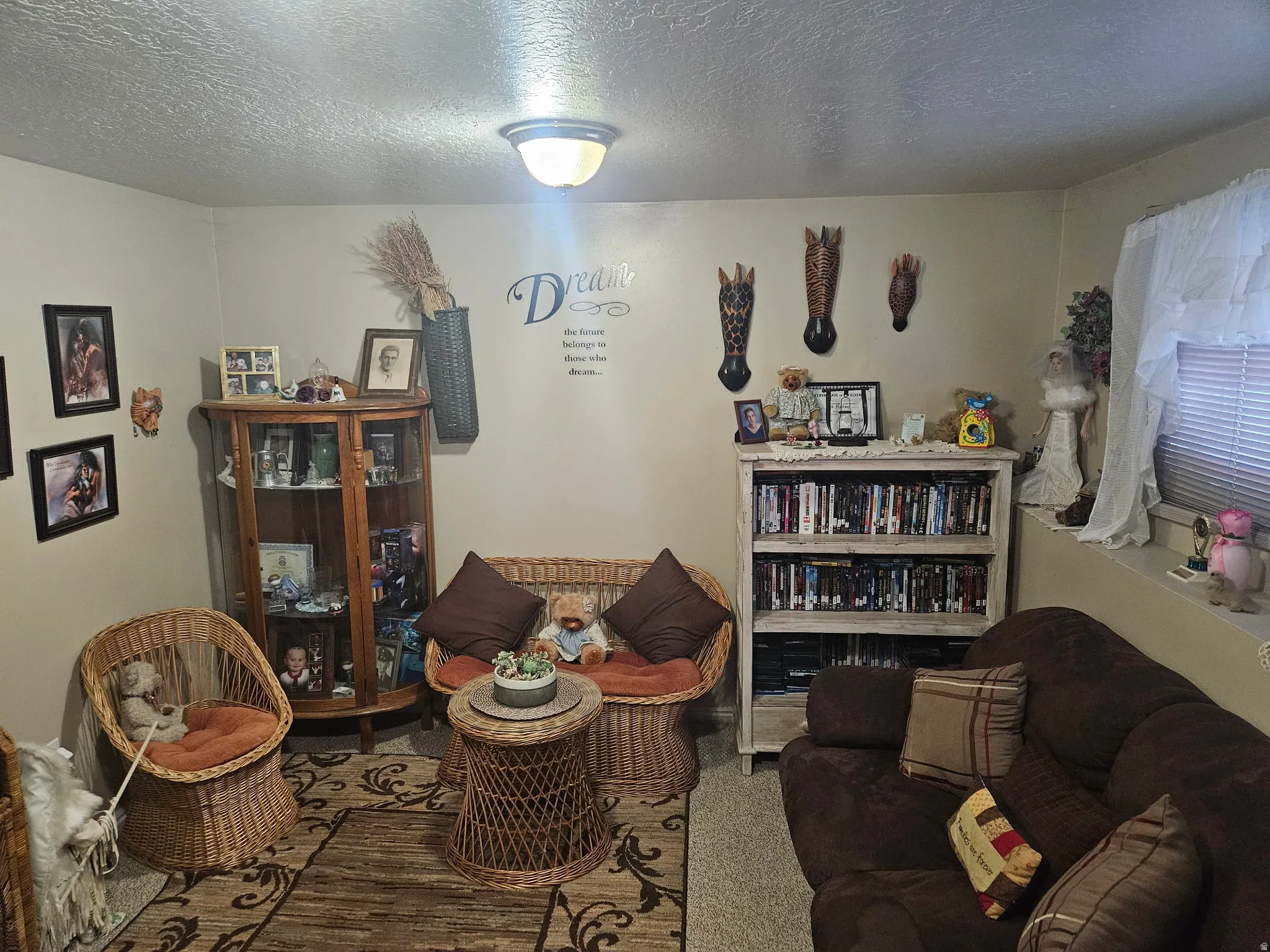 Sitting room featuring a textured ceiling and carpet flooring