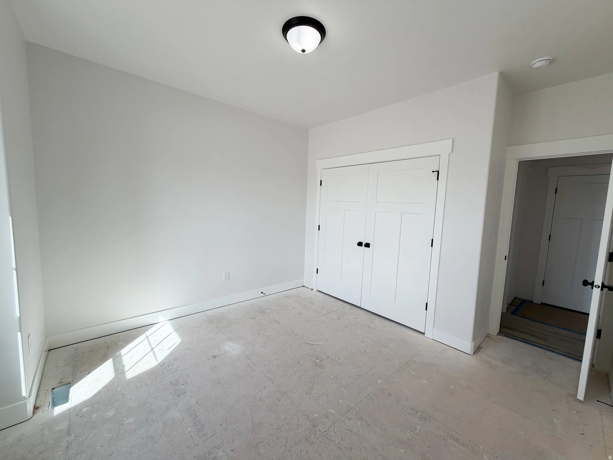 Unfurnished bedroom with baseboards and a closet