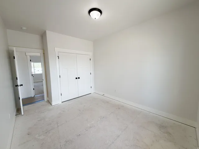 Unfurnished bedroom featuring baseboards and a closet
