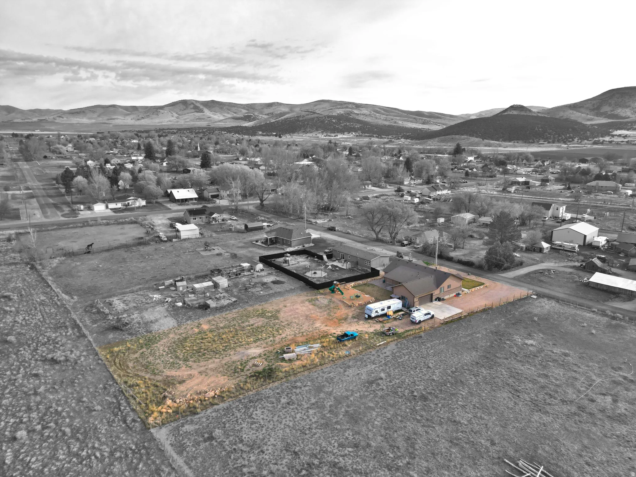 View of property location featuring mountains
