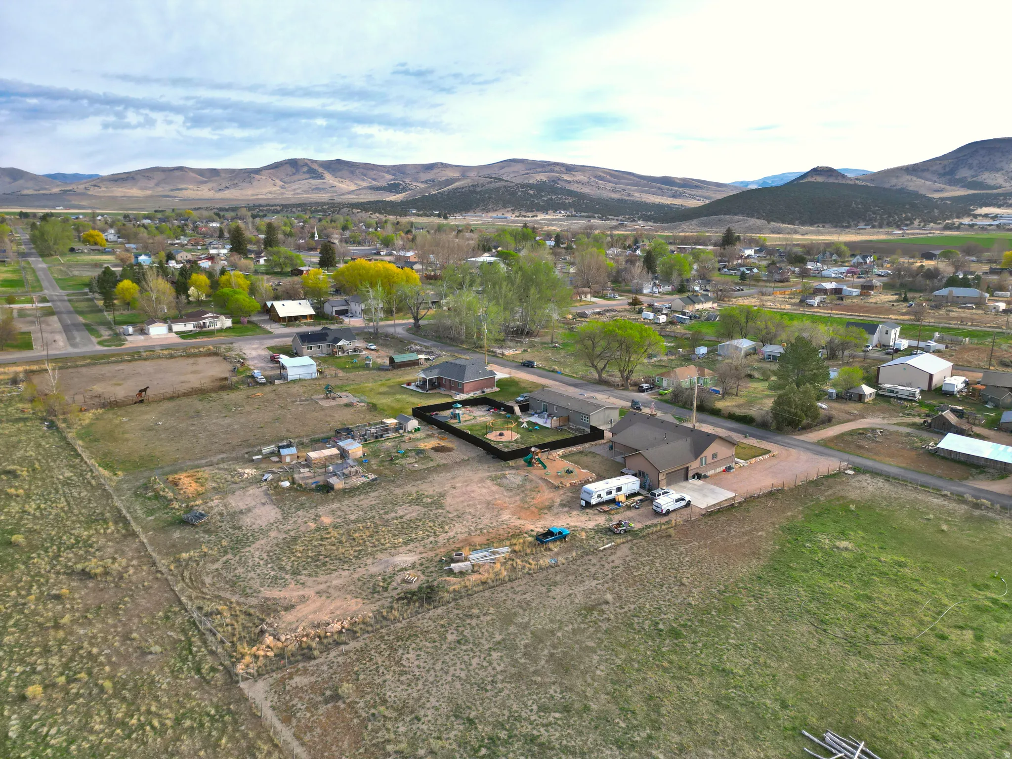 Aerial overview of property's location featuring a mountain backdrop and nearby suburban area