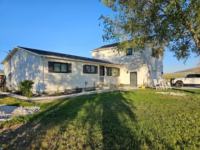 View of front of house featuring a front lawn