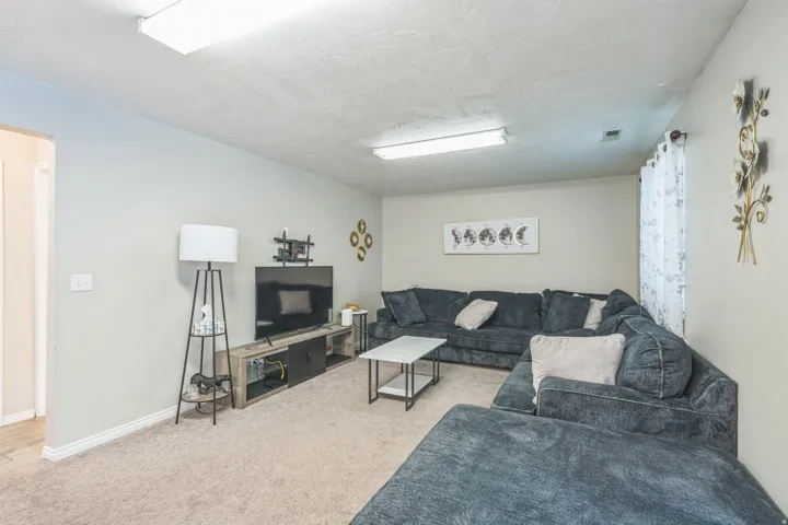 910 W Brandermill Cv, West Jordan, Utah 84081