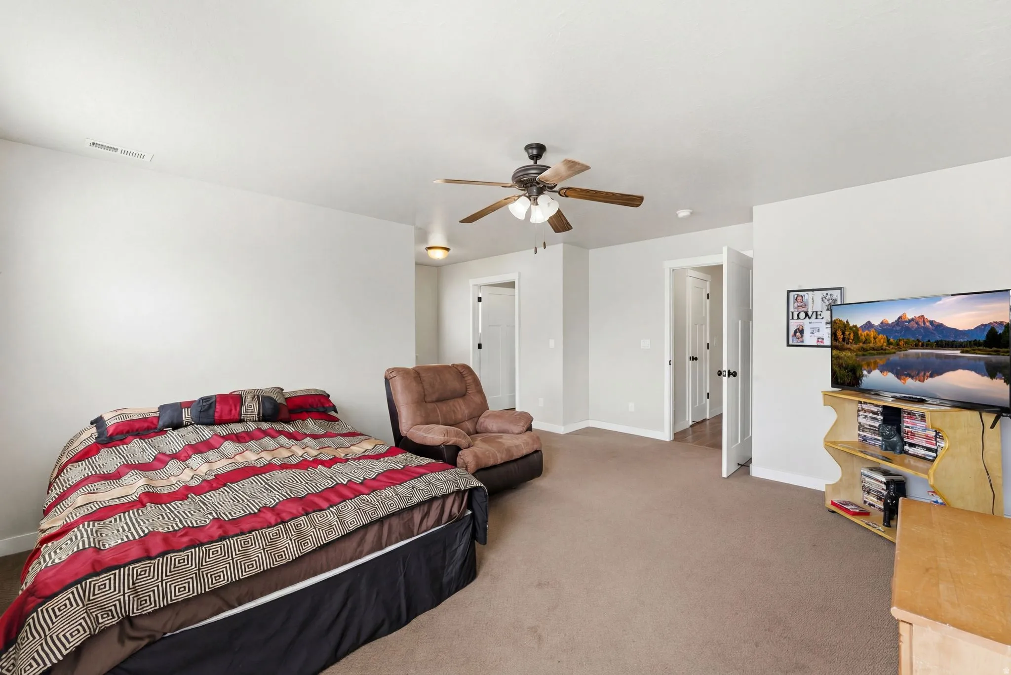 Bedroom featuring carpet flooring and a ceiling fan