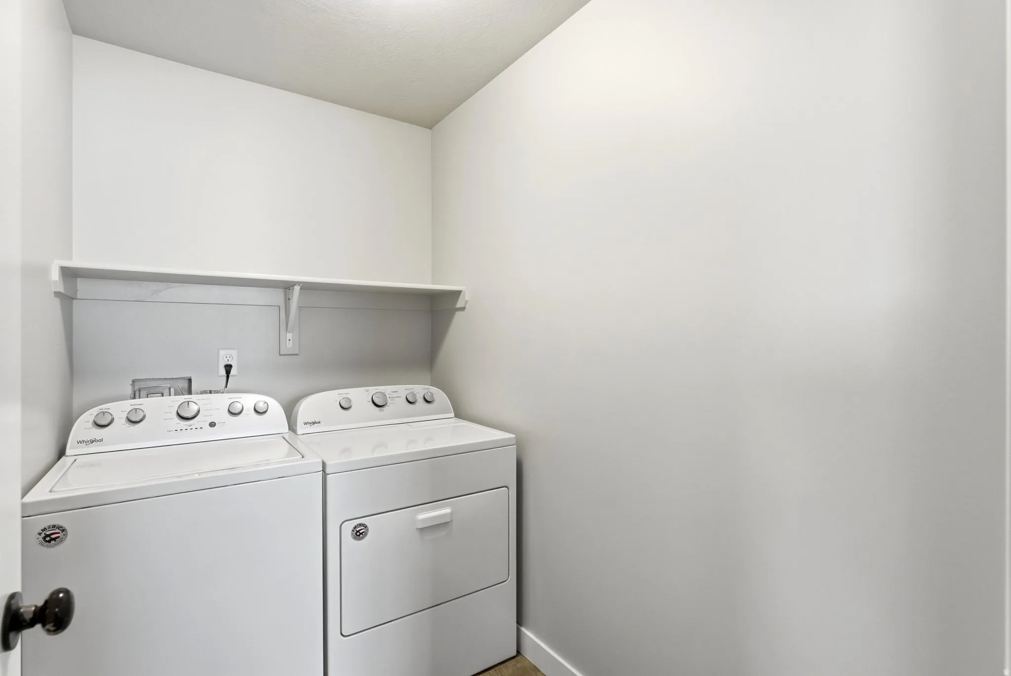 Laundry area with baseboards and washing machine and clothes dryer