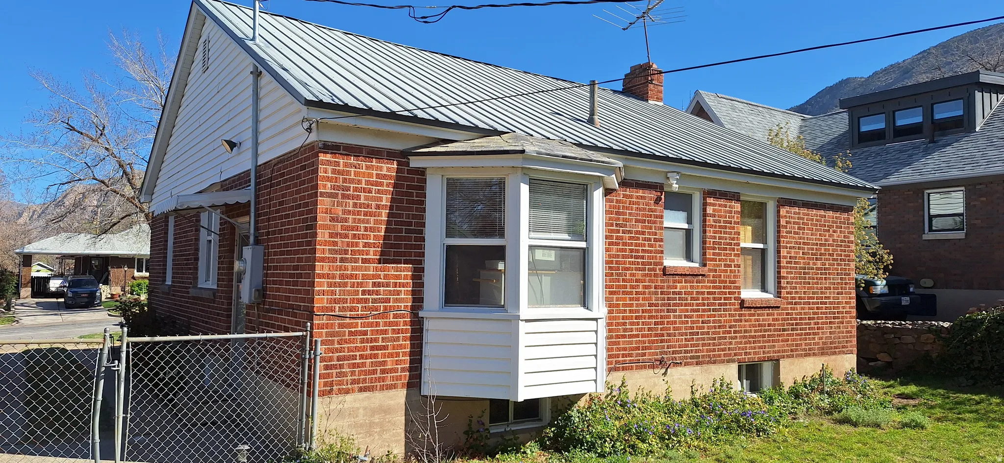 Kitchen bay window for lots of natural light