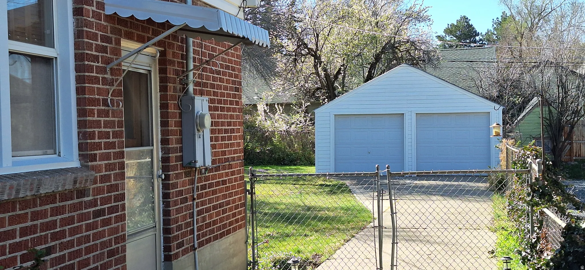 Covered side entry to kitchen and daylight basement
