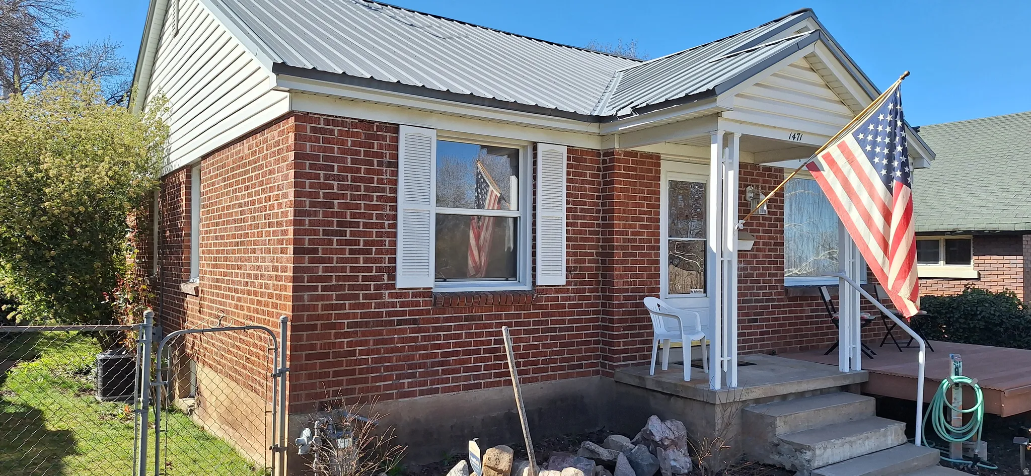 Refrigerated air shown to left behind East gate