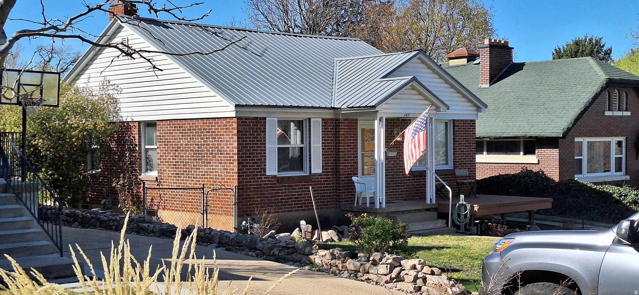 Low maintenance metal roof