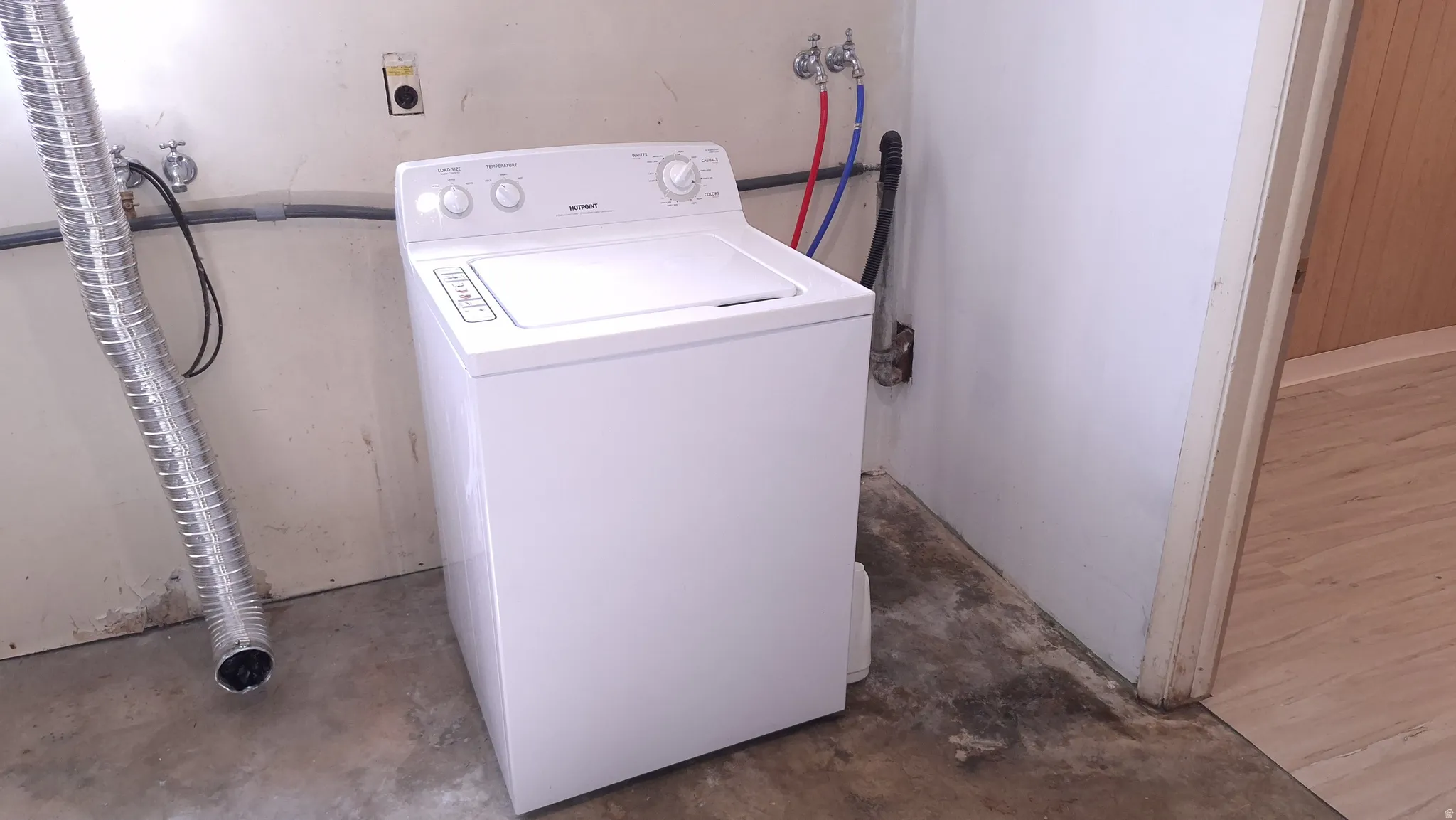 Washing machine and electric dryer hookup