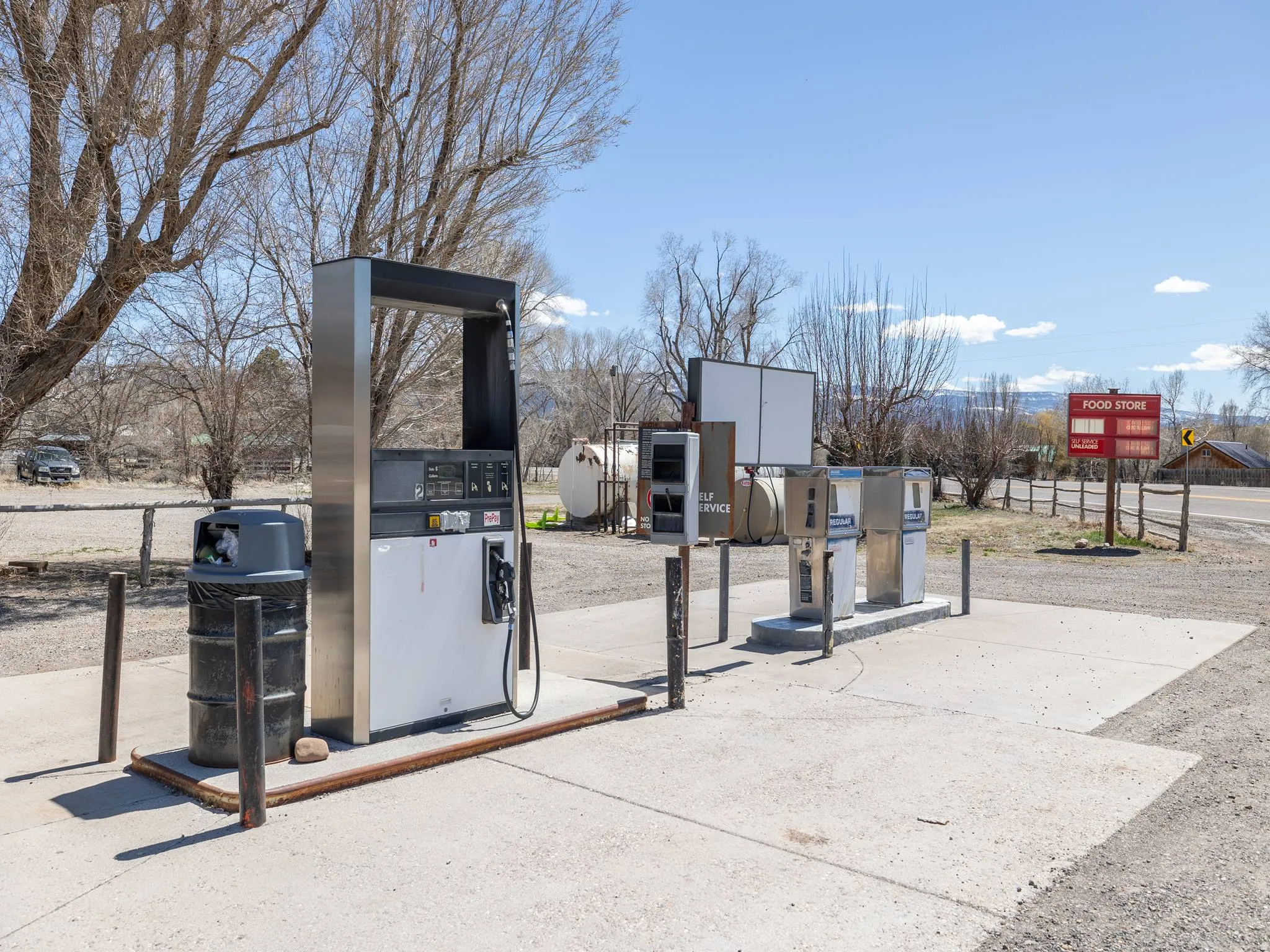 Surrounding community with pet washing area