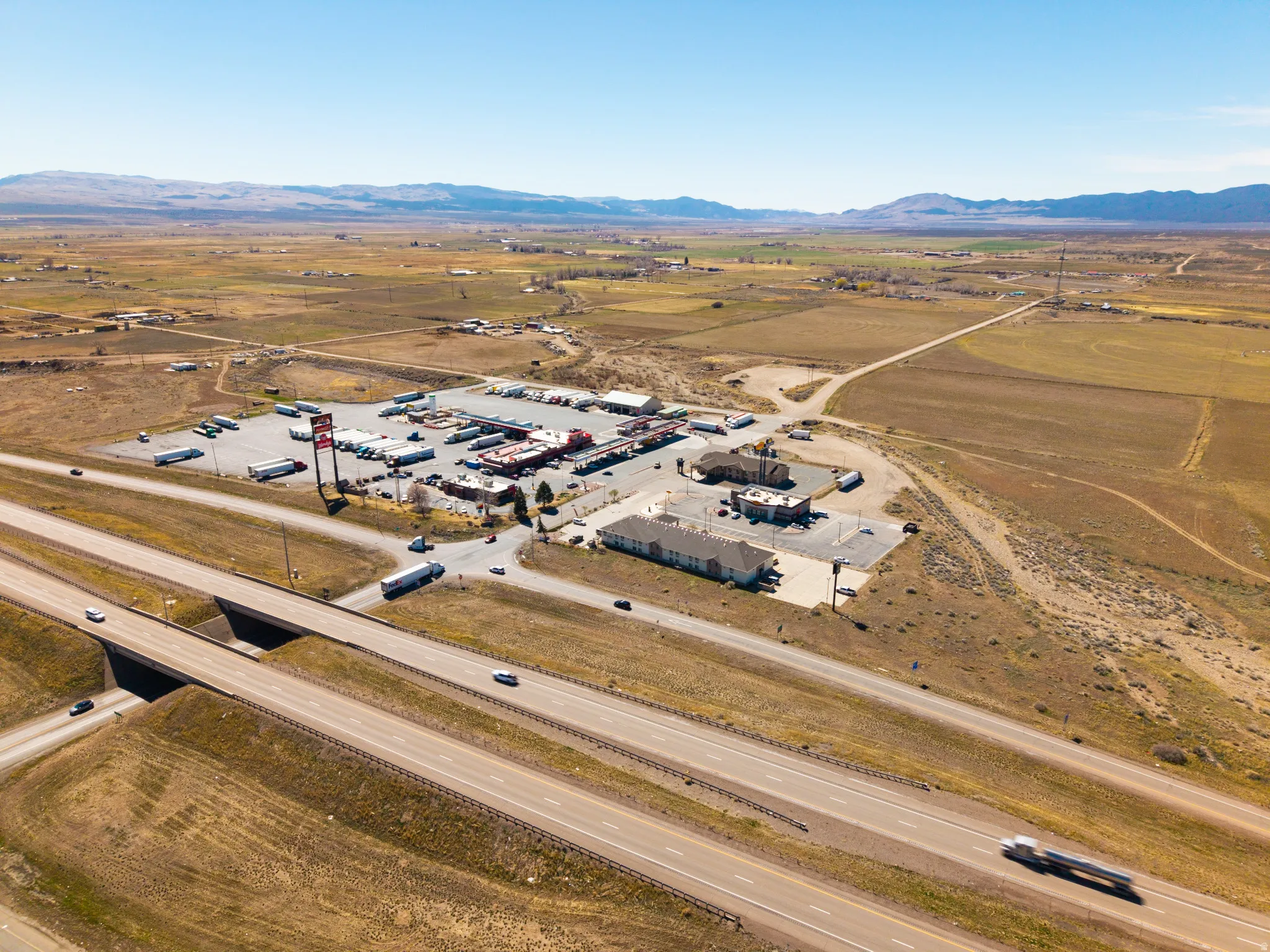 View of property location featuring a mountain backdrop and rural landscape