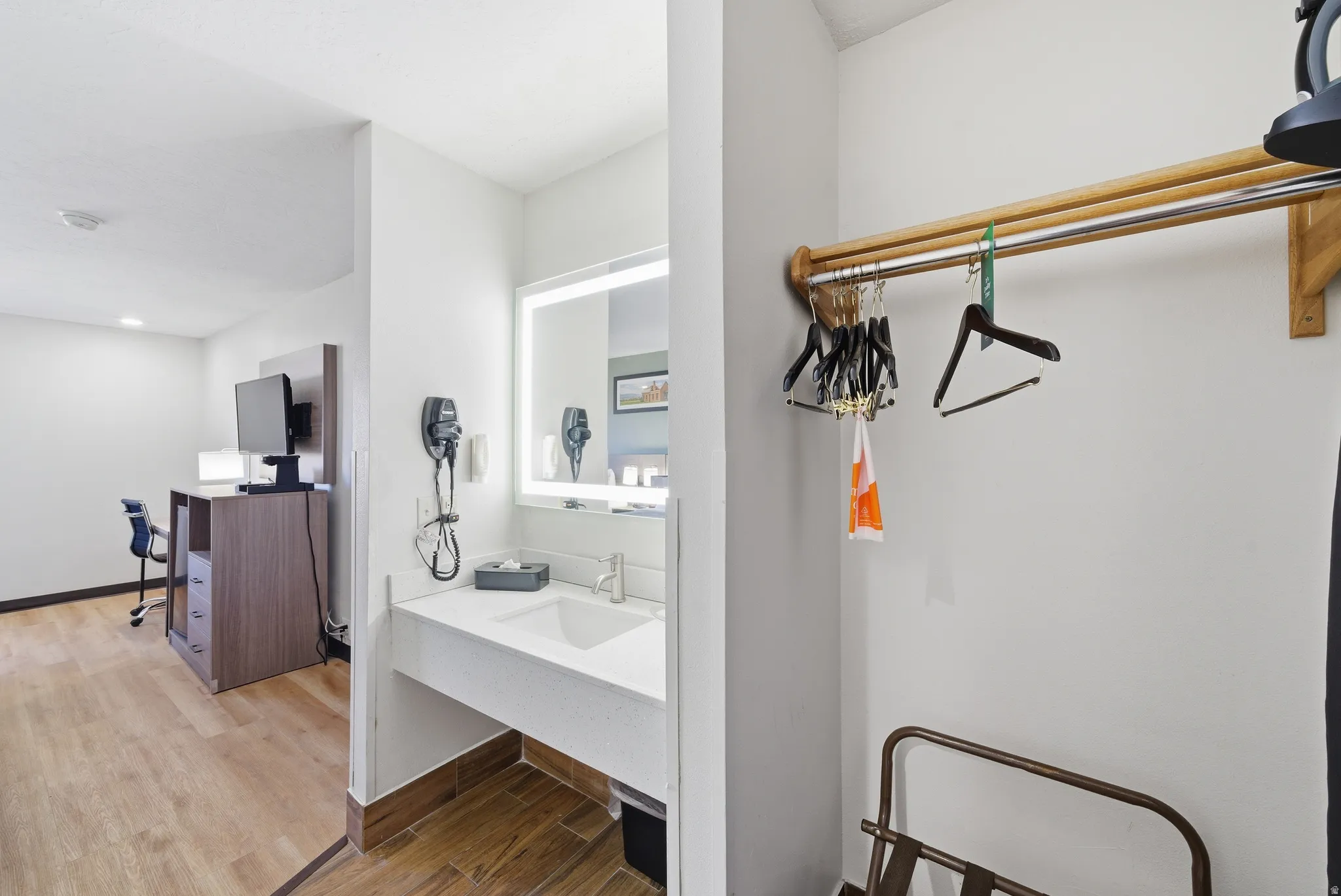 Walk in closet with light wood-type flooring and a sink