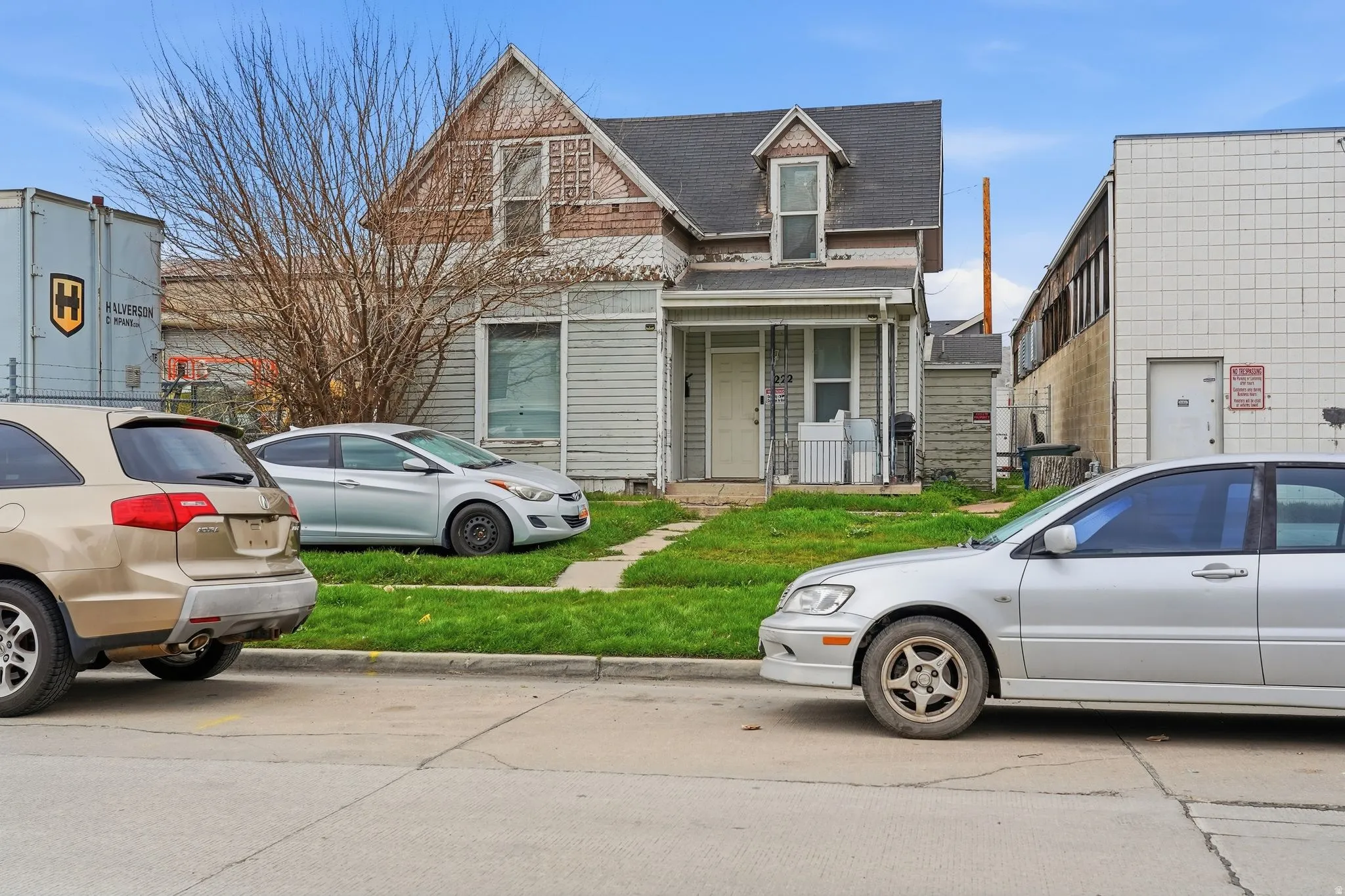 Victorian house with roof with shingles, a front lawn, and covered porch