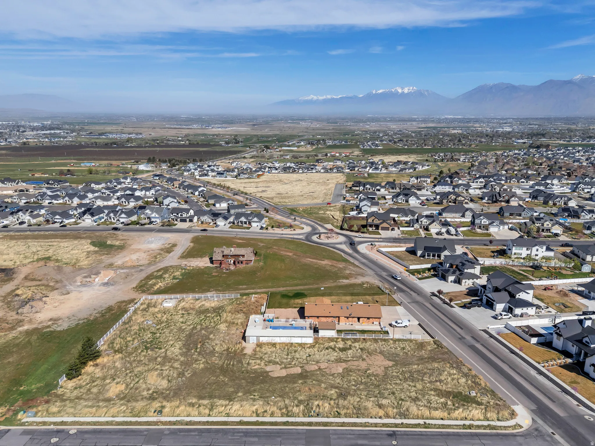 View of property location featuring nearby suburban area and a mountain backdrop
