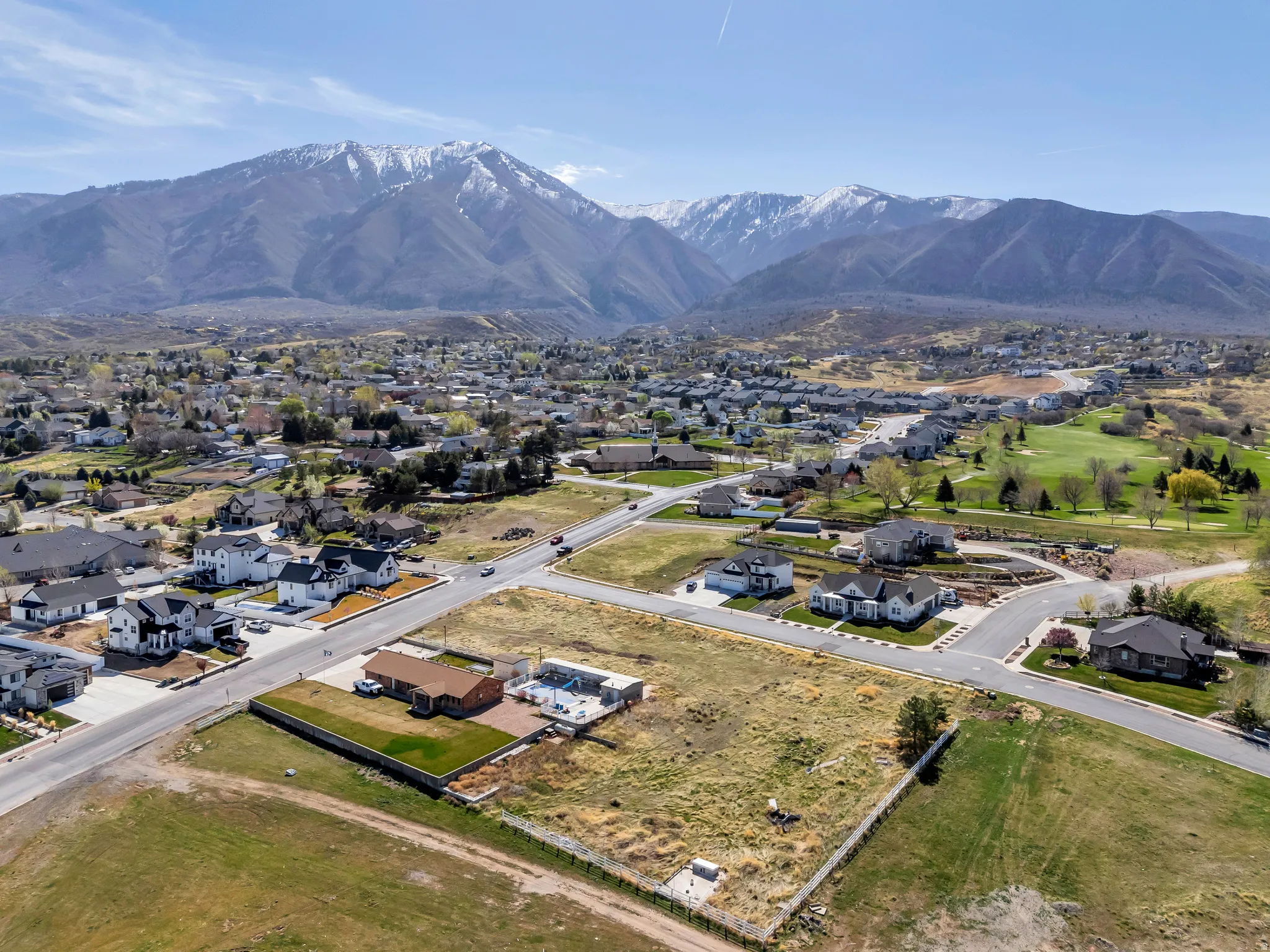Aerial view of residential area featuring a mountain backdrop