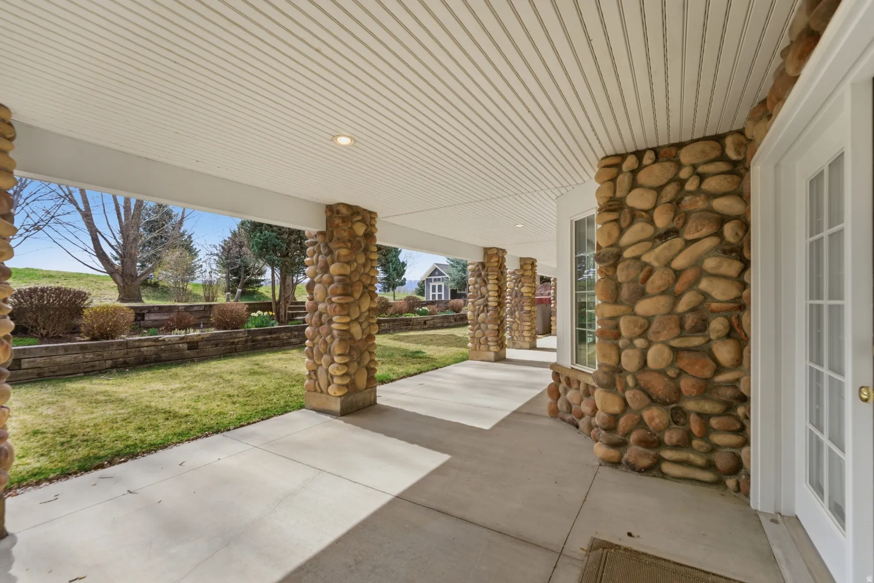 Walkout Covered patio