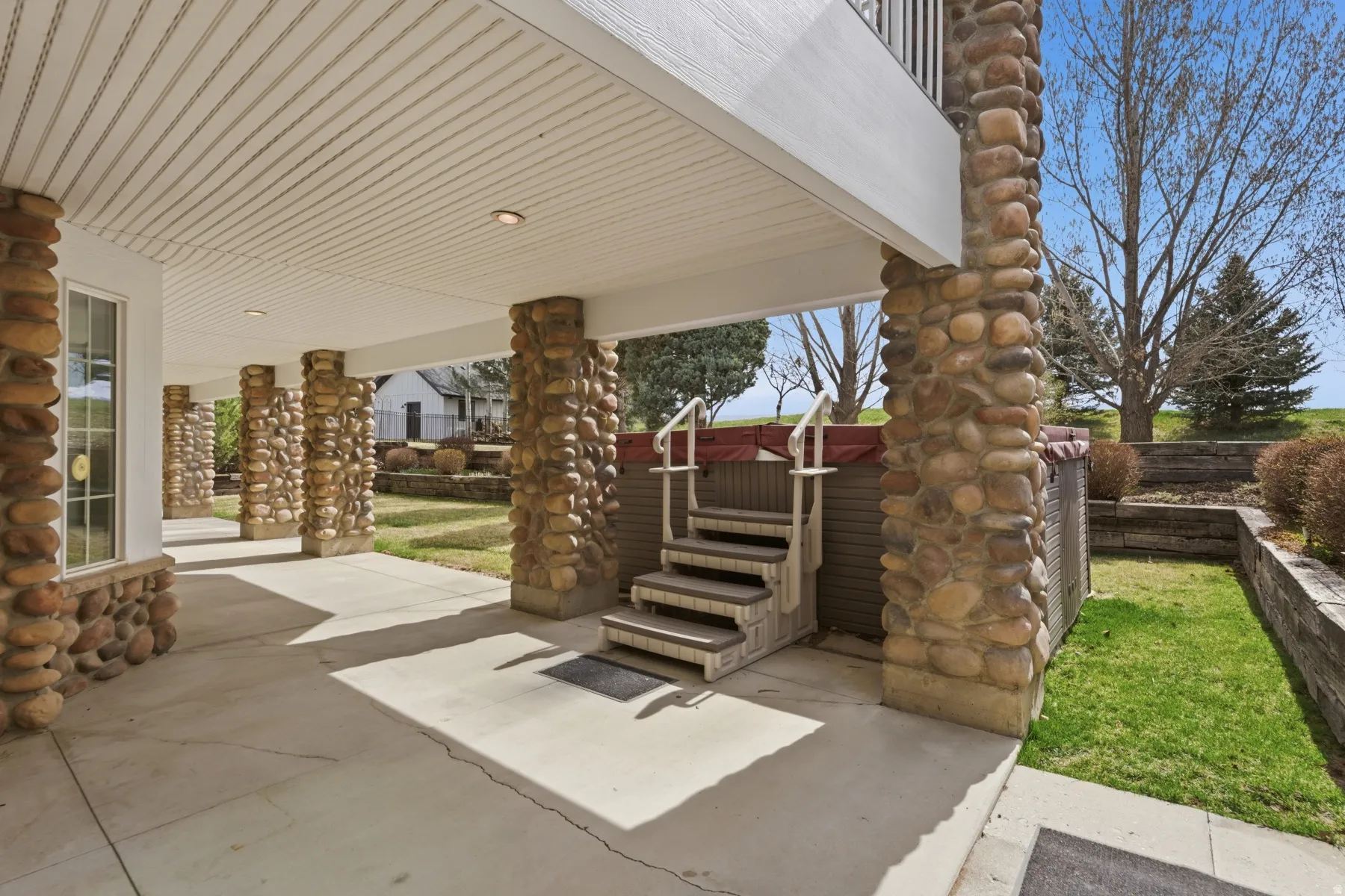 Walkout Covered patio