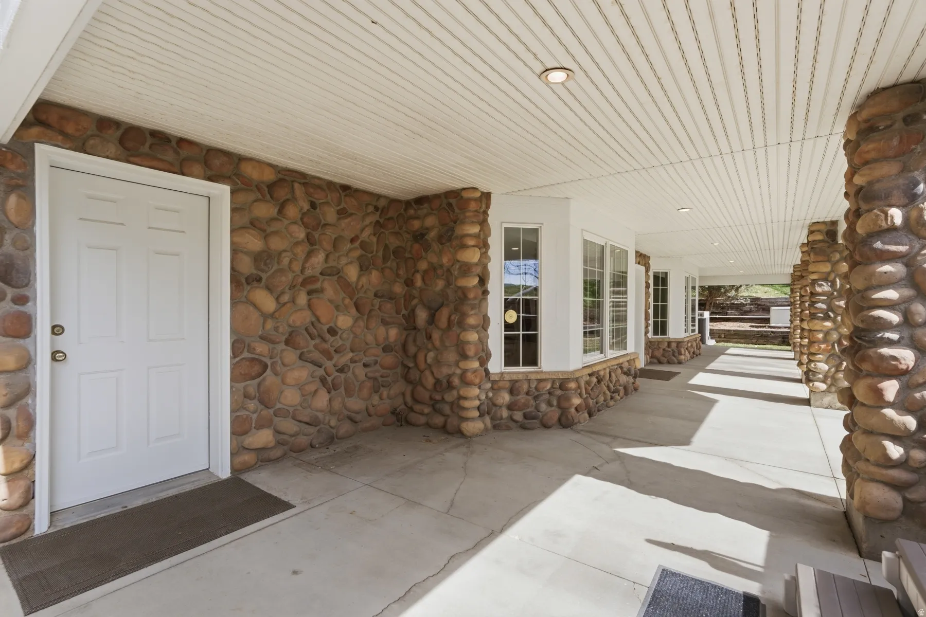 Walkout Covered patio