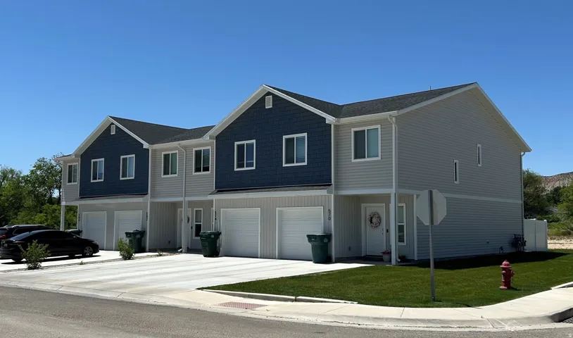 Photos are of a previously built townhome. Finish package varies depending on the townhome. Ask for details.