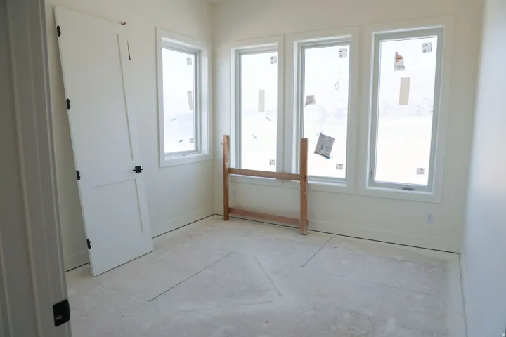Unfurnished room with baseboards