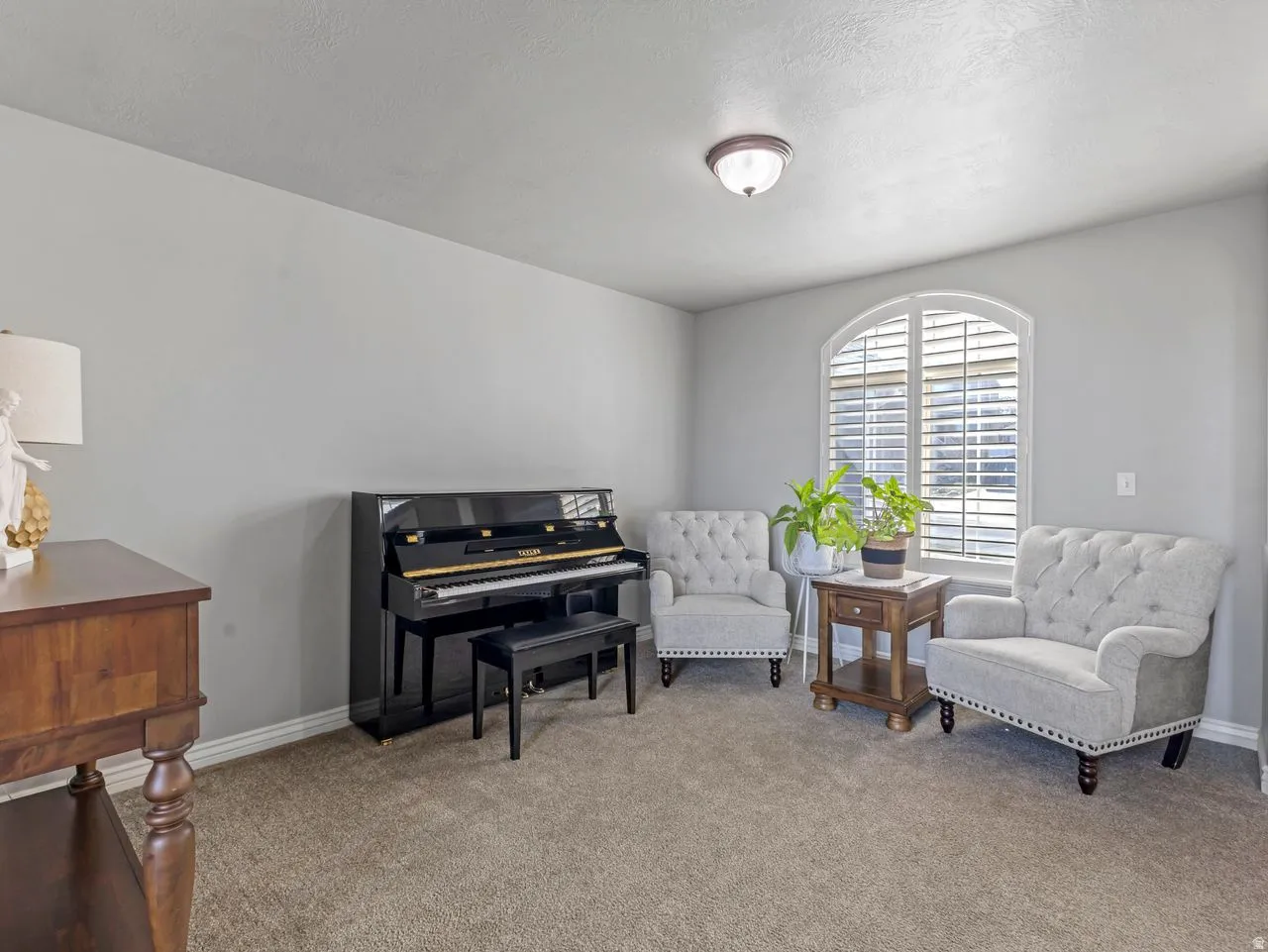 Living area with baseboards and carpet floors