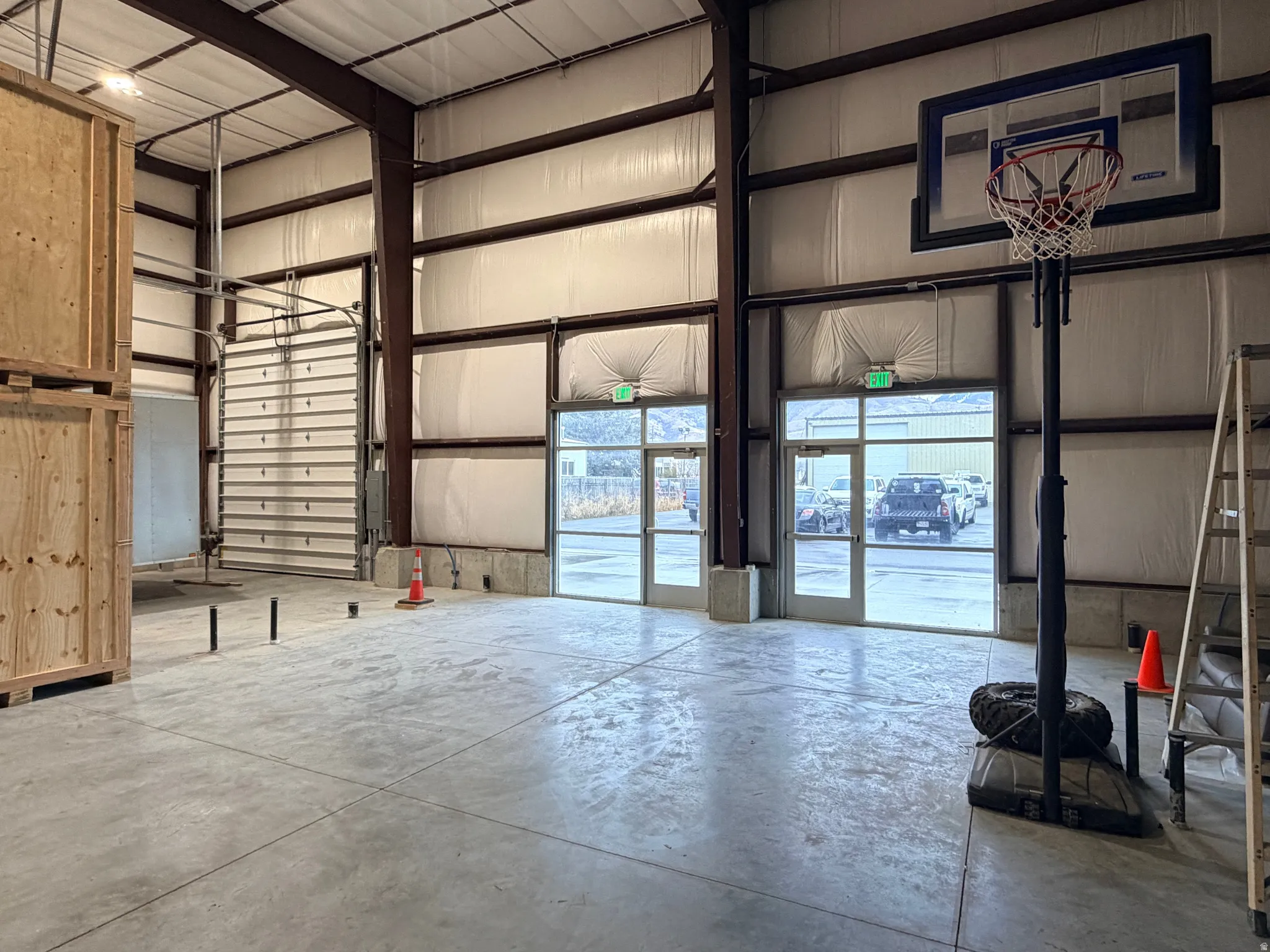 Warehouse w 14' OHD